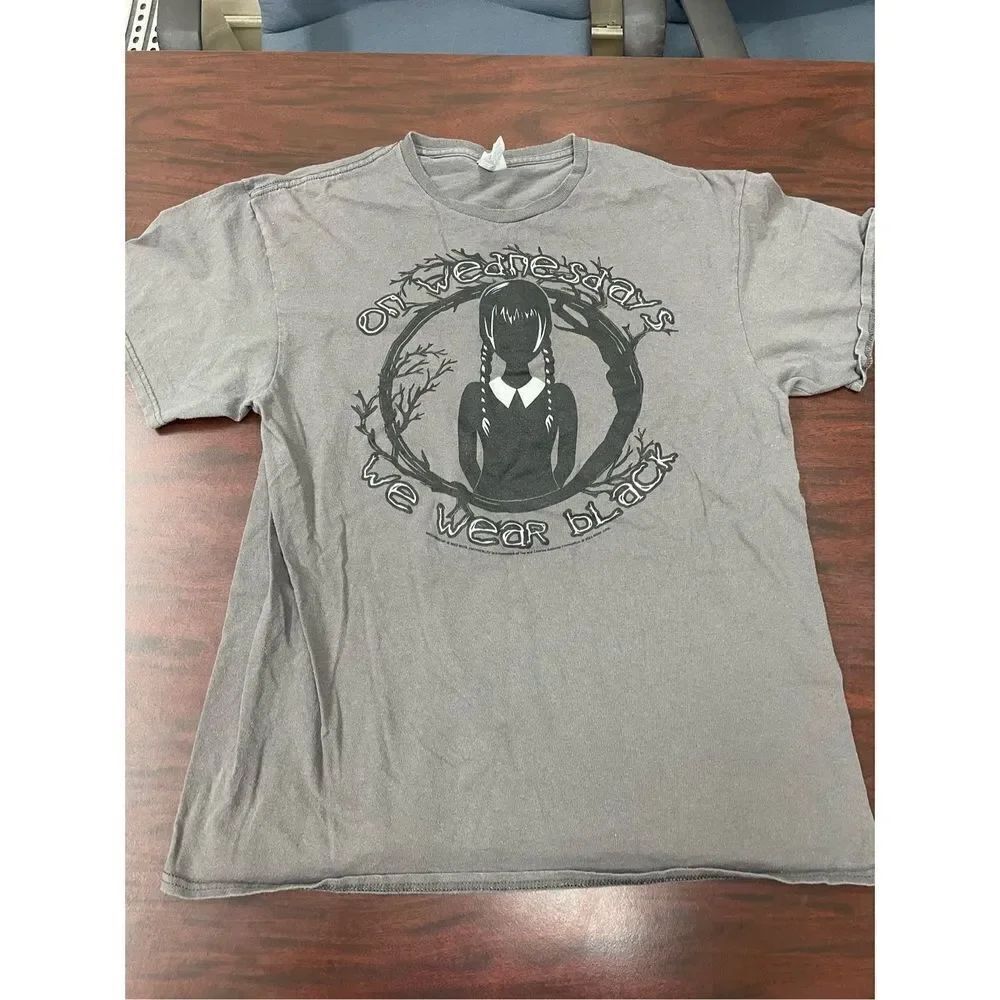 On Wednesday We Wear Black Short Sleeve Grey Tee Shirt Size Large